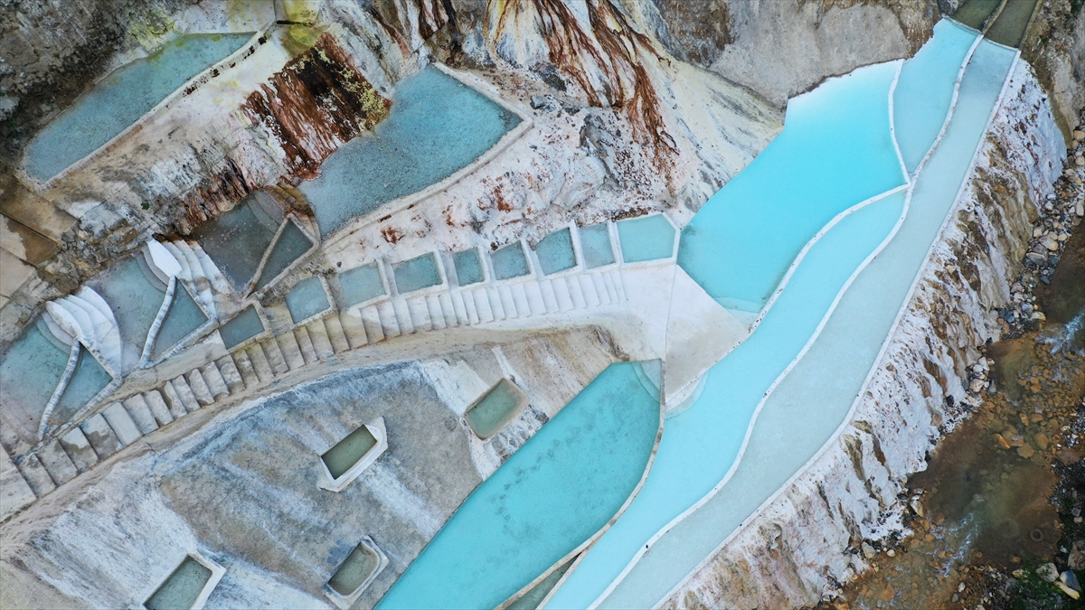 İlçenin Pınarlar köyünde İl Özel İdaresi Kültür ve Sosyal İşler Müdürlüğünce yürütülen Doğu Karadeniz Kalkınma Ajansı (DOKA) destekli projede, Göksu travertenlerinin kaynak değeri korunarak teras şeklinde büyüklü küçüklü göletler oluşturuldu.