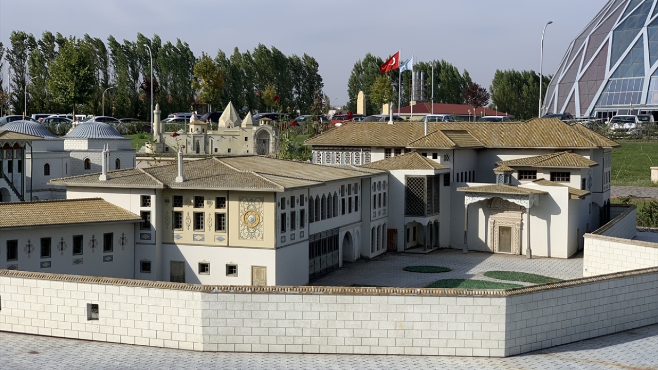 Türk Dünyası Vakfı Genel Sekreteri Mustafa Fıratlı, Türkiye`de salgının başlamasından pek çok ailenin yurt dışı gezilerini iptal etmek zorunda kaldığını söyledi.