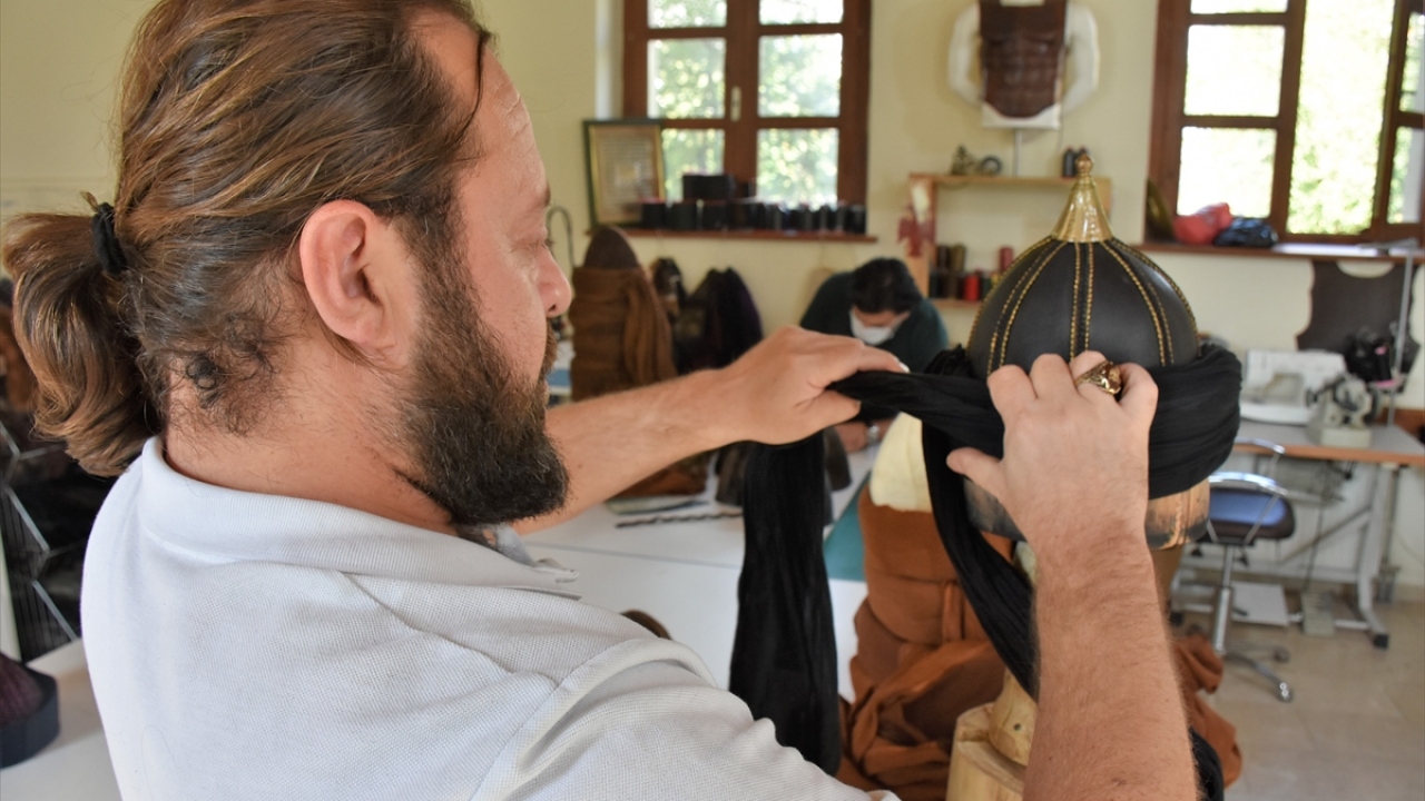 Kocaoğlu, Osmanlı Devleti`nin temellerini atan Ertuğrul Gazi`nin hayatını ve liderliğini yaptığı Kayı Boyu`nun mücadelesini ekranlara taşıyan "Diriliş Ertuğrul" dizisi ile alp kıyafetlerine ilginin arttığını vurguladı.