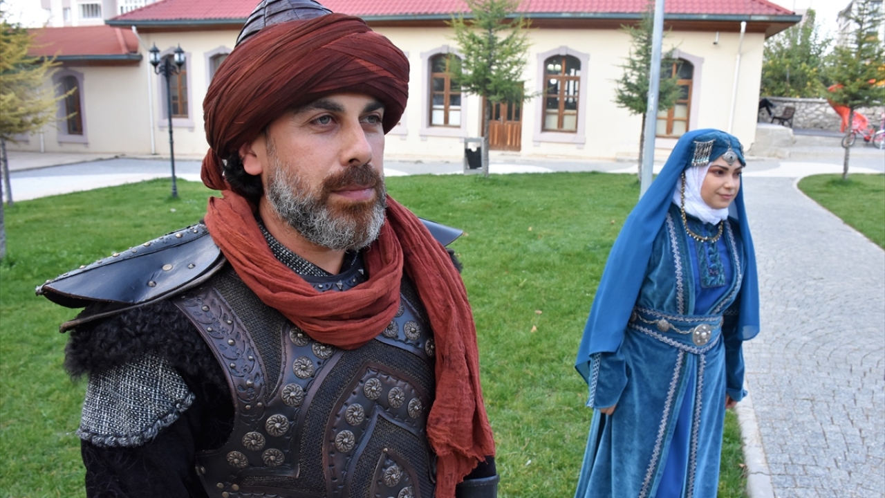 Giriş kapısında mermerden yapılmış Osmanlı arması bulunan bina, 1992-2001 yıllarında Sağlık Meslek Lisesi olarak hizmet verdi.