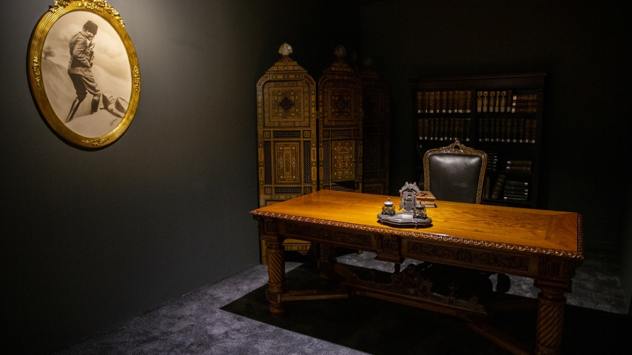 TBMM`nin açılışında binaya çekilen ilk bayrak da sergilenecek