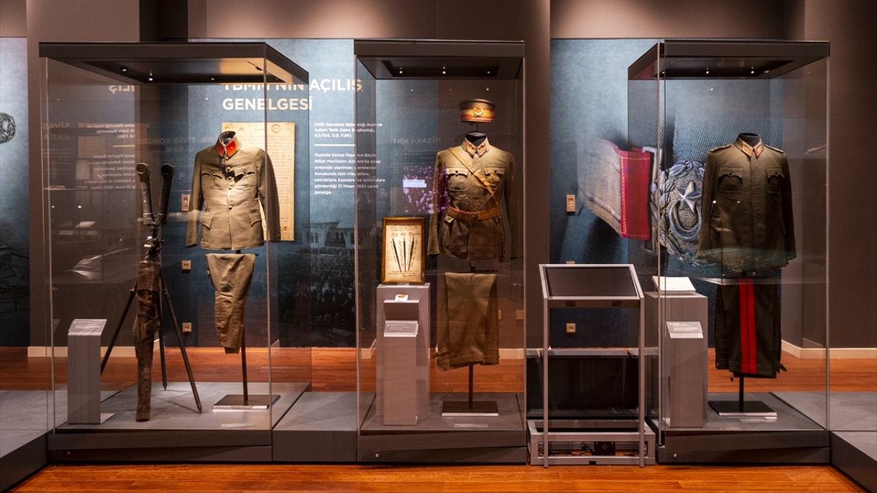 Antlaşma belgeleri, mühürler, kongre kararları, şahsi eşyalar