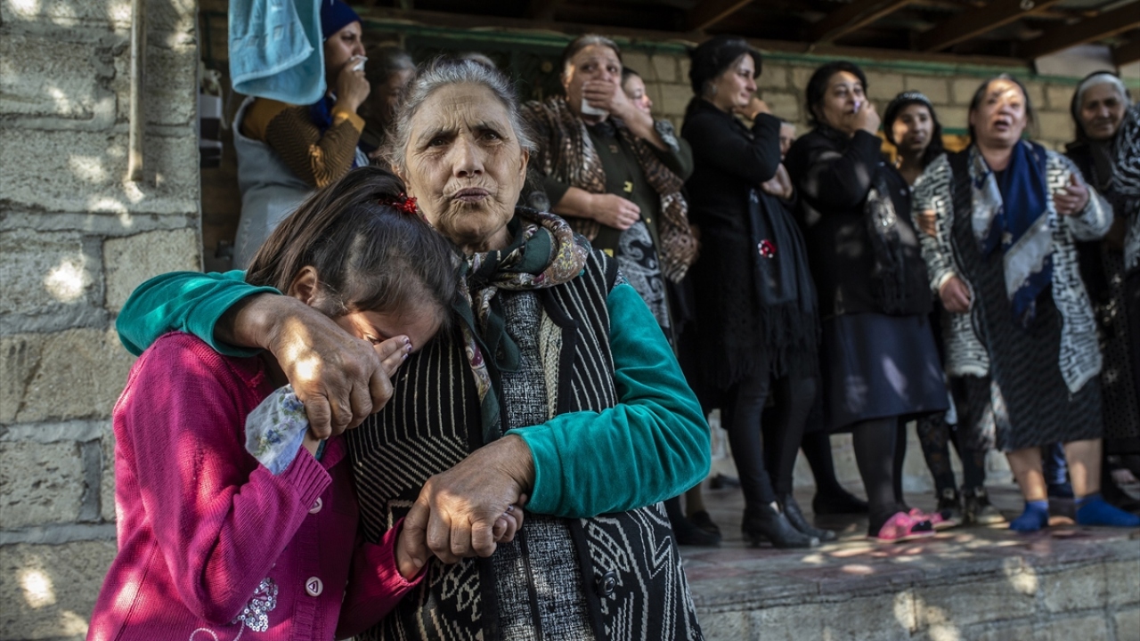 Aysu İskenderova`nın kuzeni 10 yaşındaki Zemine Halilova, yaptığı açıklamada, evlerinin yan yana olduğunu, çok yakın arkadaş olduklarını ve hep birlikte oyunlar oynadıklarını söyledi.