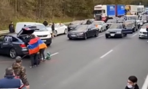 Fransa'daki Ermeniler Türklere saldırdı