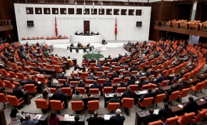 Siyasi partilerden "Özgür ve tam bağımsız Türkiye" mesajları