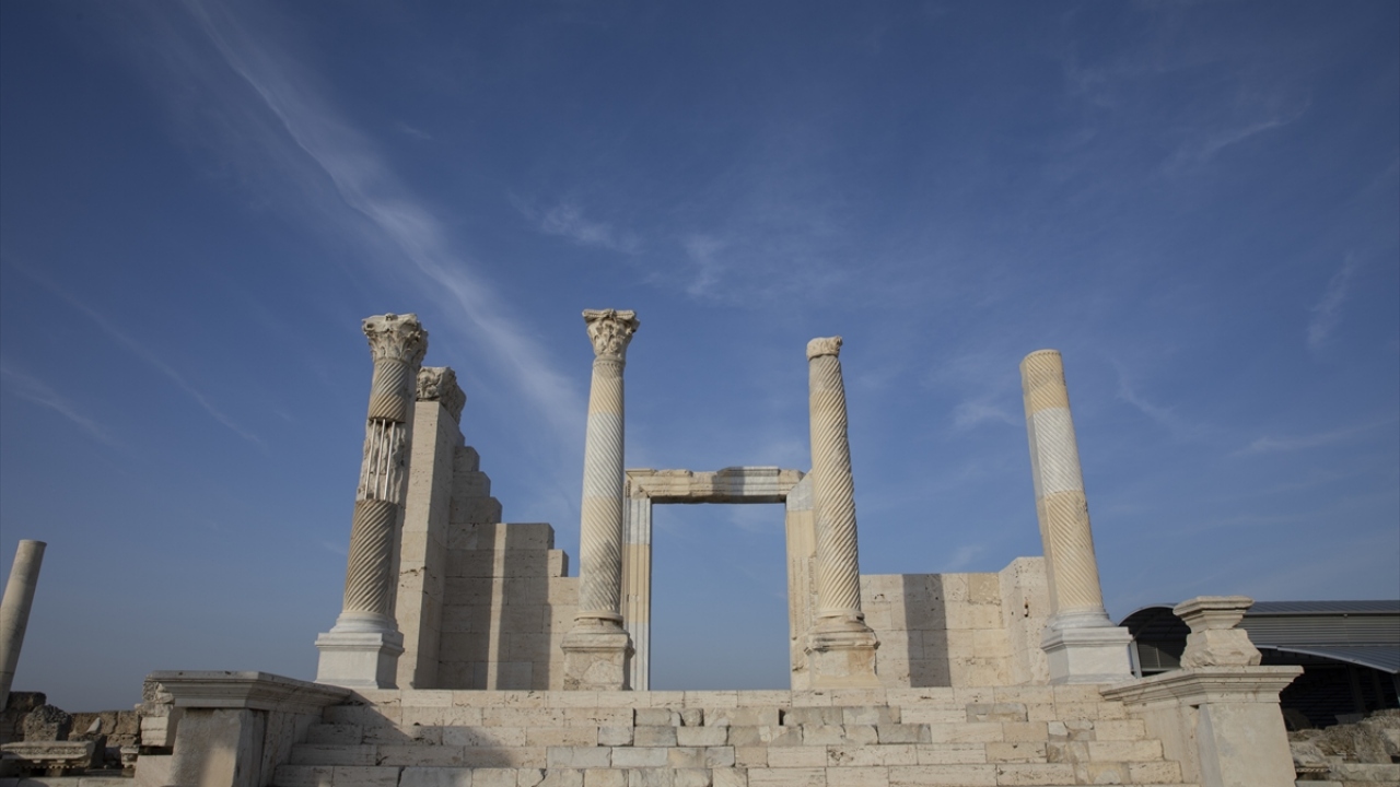 Laodikya`nın önemli noktalarından Tapınak A da bu çalışmalarla ortaya çıkarılan bölümler arasında yer alıyor.