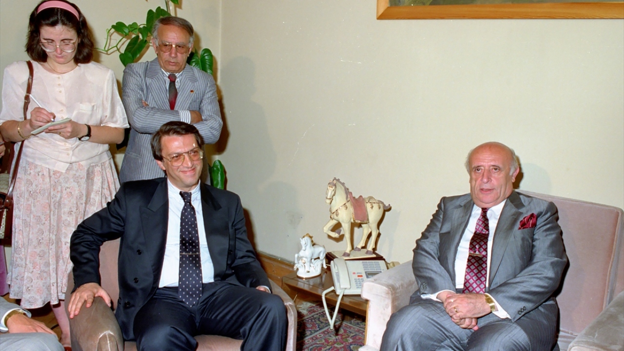 9 Ağustos 1991`de Başbakan Yılmaz (solda), DYP Genel Başkanı Süleyman Demirel`i ziyaret etti. (Arşiv)