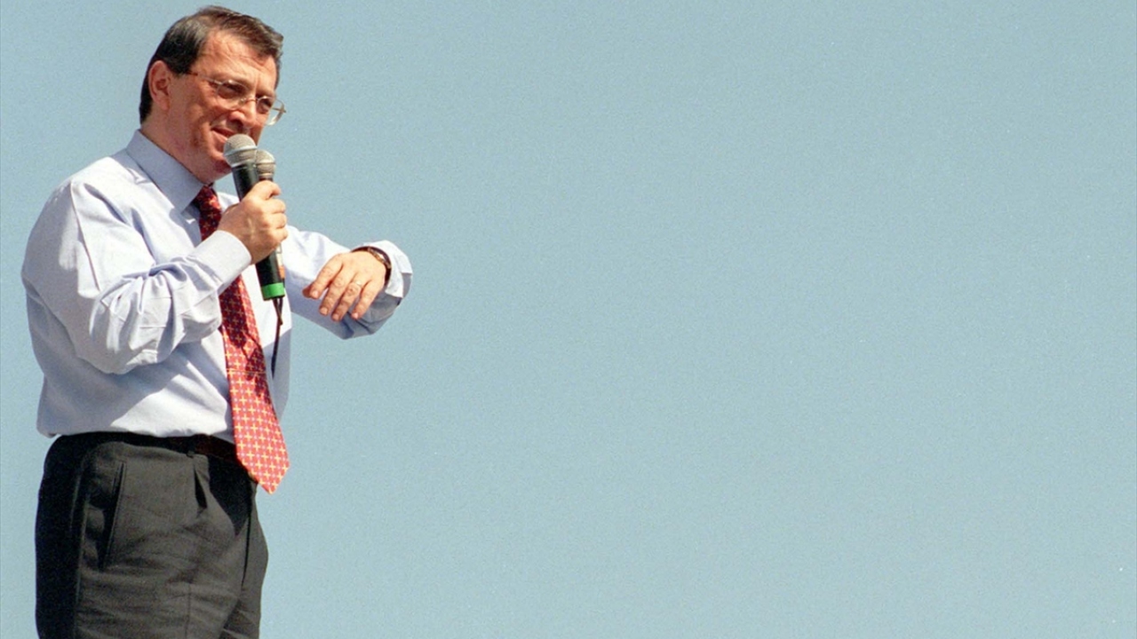 19 Mart 1999`da Anap Genel Başkanı Yılmaz, partisinin Sinop mitinginde halka hitap etti. (Arşiv)