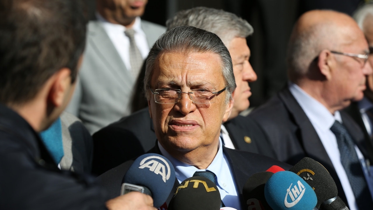 21 Nisan 2016`da Eski Başbakan Mesut Yılmaz, Ankara 5. Ağır Ceza Mahkemesindeki duruşmada, "tanık" sıfatıyla ifade verdi. Yılmaz, duruşma çıkışı gazetecilerin sorularını yanıtladı. (Arşiv )