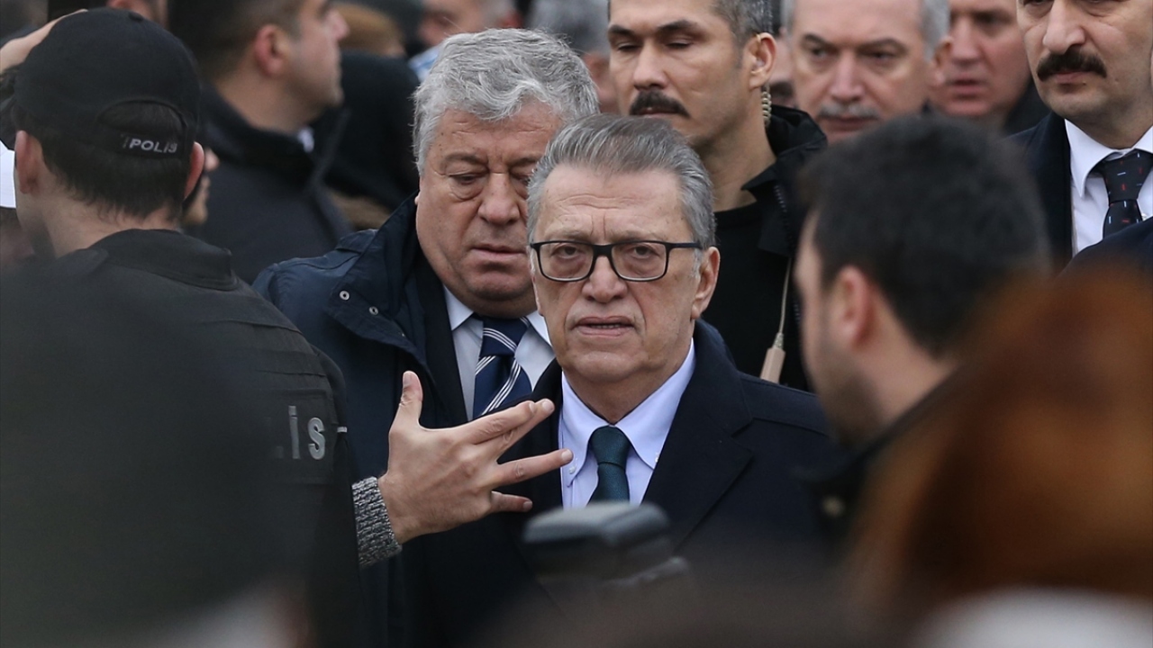 18 Aralık 2017`de Eski başbakanlardan Mesut Yılmaz`ın (fotoğrafta) oğlu Mehmet Yavuz Yılmaz, Marmara Üniversitesi İlahiyat Fakültesi Tatbikat Camisi`nde kılanan cenaze namazıyla son yolculuğuna uğurlandı. ( Arşiv )