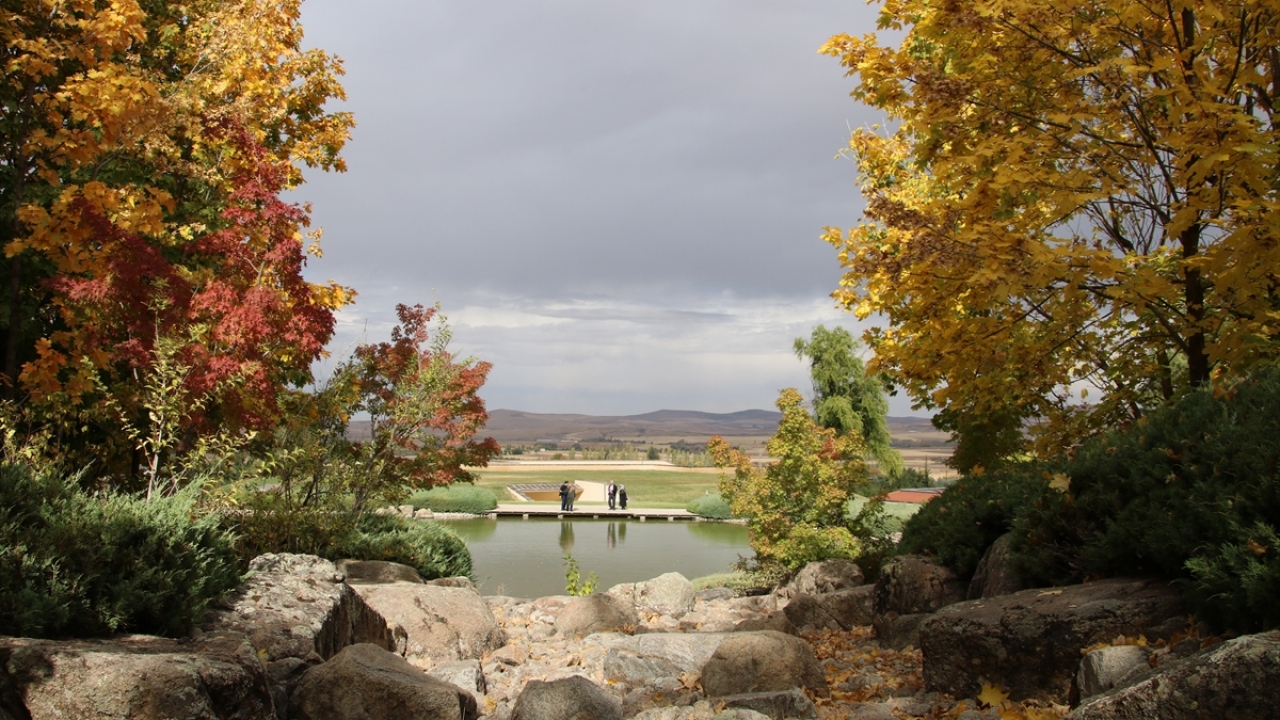 Covid-19 salgınına rağmen Japon Bahçesi`ne sonbahar aylarında da ziyaretler sürüyor.