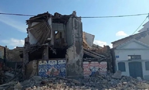 Ege Denizi'ndeki deprem Sisam Adası'nda hasara yol açtı