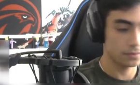 Bilgisayarda oyun oynarken depreme yakalandı