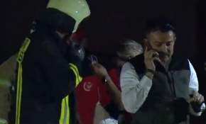 Bakan Pakdemirli enkaz altındaki vatandaşla görüştü