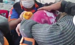 Hülya Özmen enkazdan böyle çıkarıldı