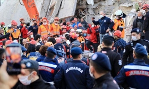 16 yaşındaki İnci depremden 17 saat sonra enkazdan çıkarıldı