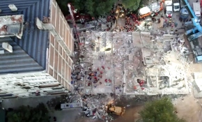 İzmir'de enkaza dönen binalar havadan görüntülendi