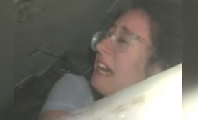 Enkazdan 17 saat sonra kurtarılan İnci: Abla çok korkuyorum, elimi tutar mısın