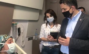 Bakan Pakdemirli enkaz altındayken konuştuğu Buse'yi ziyaret etti