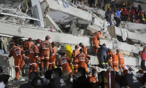 Sayısız mucizenin kahramanı JAK timleri İzmir'de aralıksız görev başında