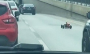 Oyuncak arabasıyla trafiği tehlikeye atan kişiye ceza