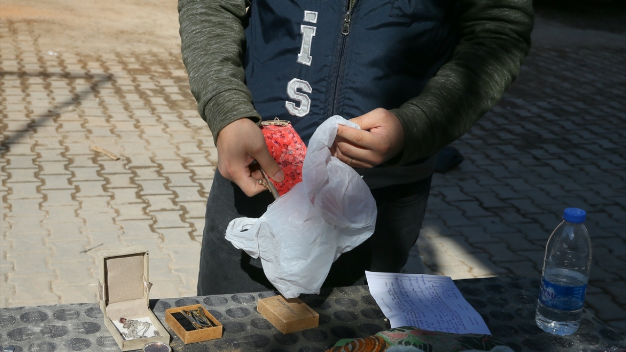 Gökhan Şimşek, çalışmalara yeni başladıklarını, eşyaların tasnif ve teslim sürecine, ilgili bakanlık yetkililerin de dahil olacağını sözlerine ekledi.