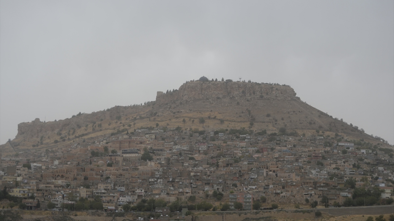 Hava kalitesinde azalma ve görüş mesafesinde düşme gibi yaşanabilecek olumsuzluklara karşı dikkatli ve tedbirli olunması konusunda vatandaşları uyaran yetkililer, zorunlu olmadıkça dışarı çıkılmaması çağrısında bulundu.