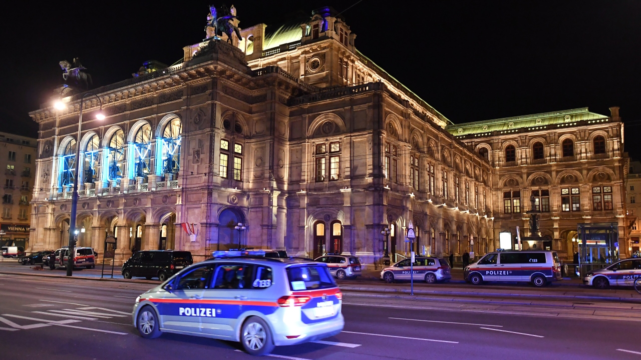 Avusturya`nın başkenti Viyana`da 1. bölgede olan ve turistlerin yoğun olarak bulunduğu Schwedenplatz`da bir terör saldırısı düzenlendi. 