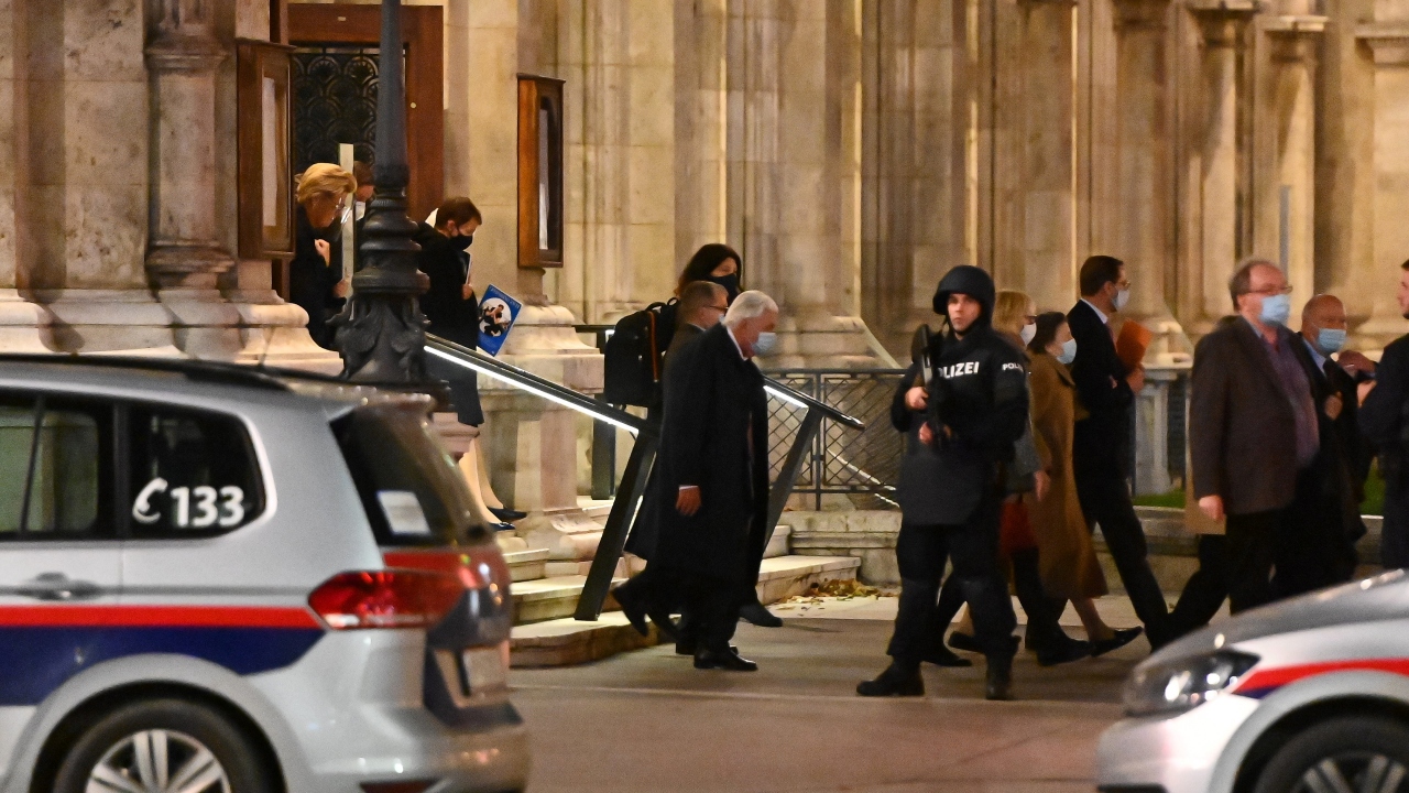 4 saldırganın yakalanmasına rağmen hala yakalanamayan saldırganların olduğu belirtildi.