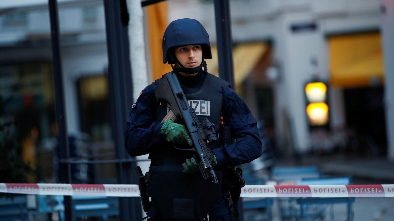 Saldırıda Recep Tayyip Gültekin isimli bir Türk genci de hafif yaralandı.