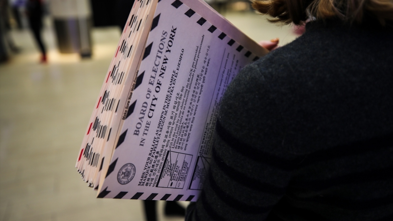 Toplamda daha fazla oy alan değil, daha fazla delegeye ulaşan kişinin başkan olması, eyaletler arasındaki dengenin gözetildiği Amerikan siyasal sisteminin dikkat çekici özelliklerinden biri olarak biliniyor.