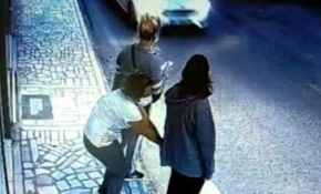 Arkadaşı 'perdeledi', kendisi telefonu çaldı