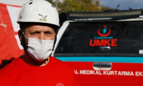 UMKE personelleri enkaz altındaki canlara nefes oldu