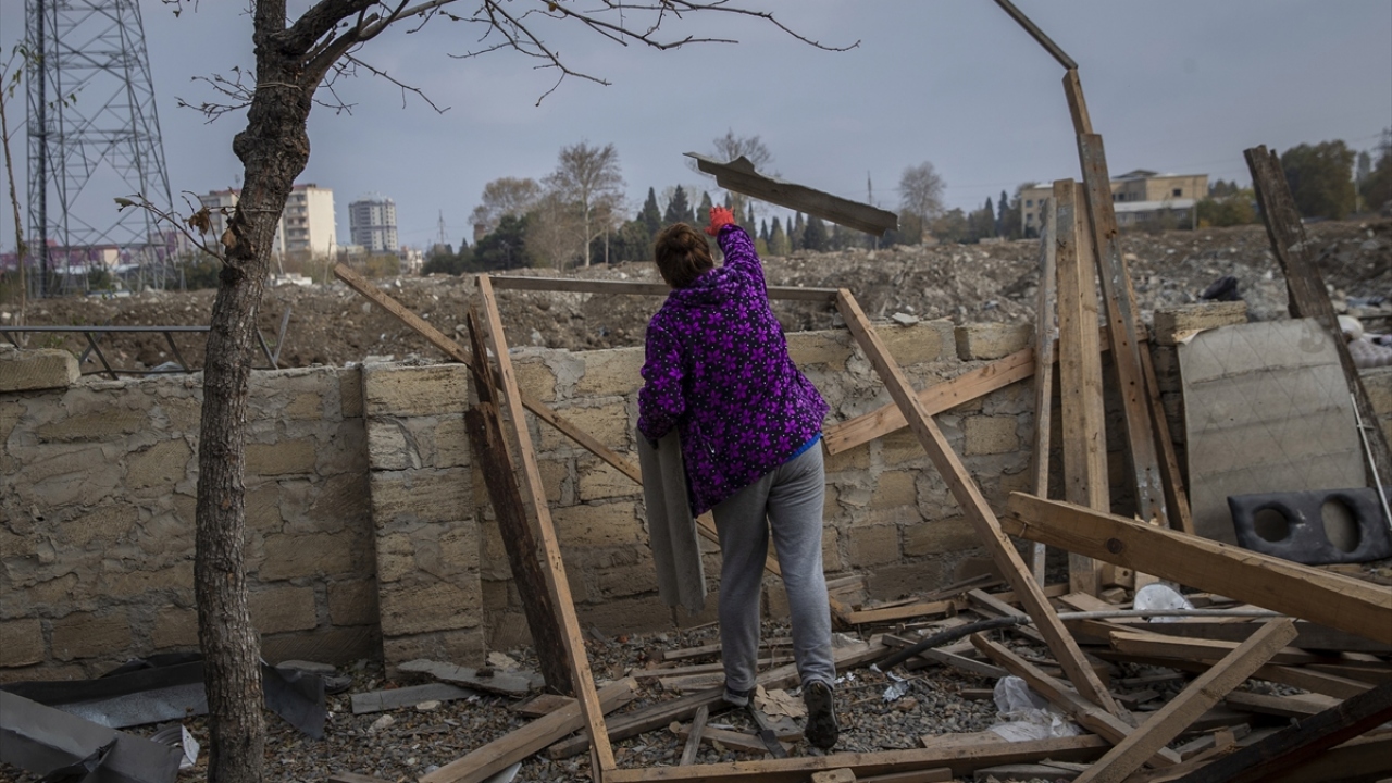 "Topraklarımız azat olsun her şey düzelir"