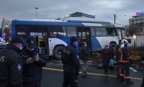 Ankara'da 17 kişinin yaralandığı kaza kamerada