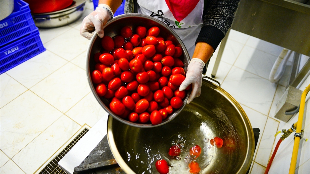 E-ticaret üzerinden satışı yapılan domates reçeli adeta "yok" satıyor.