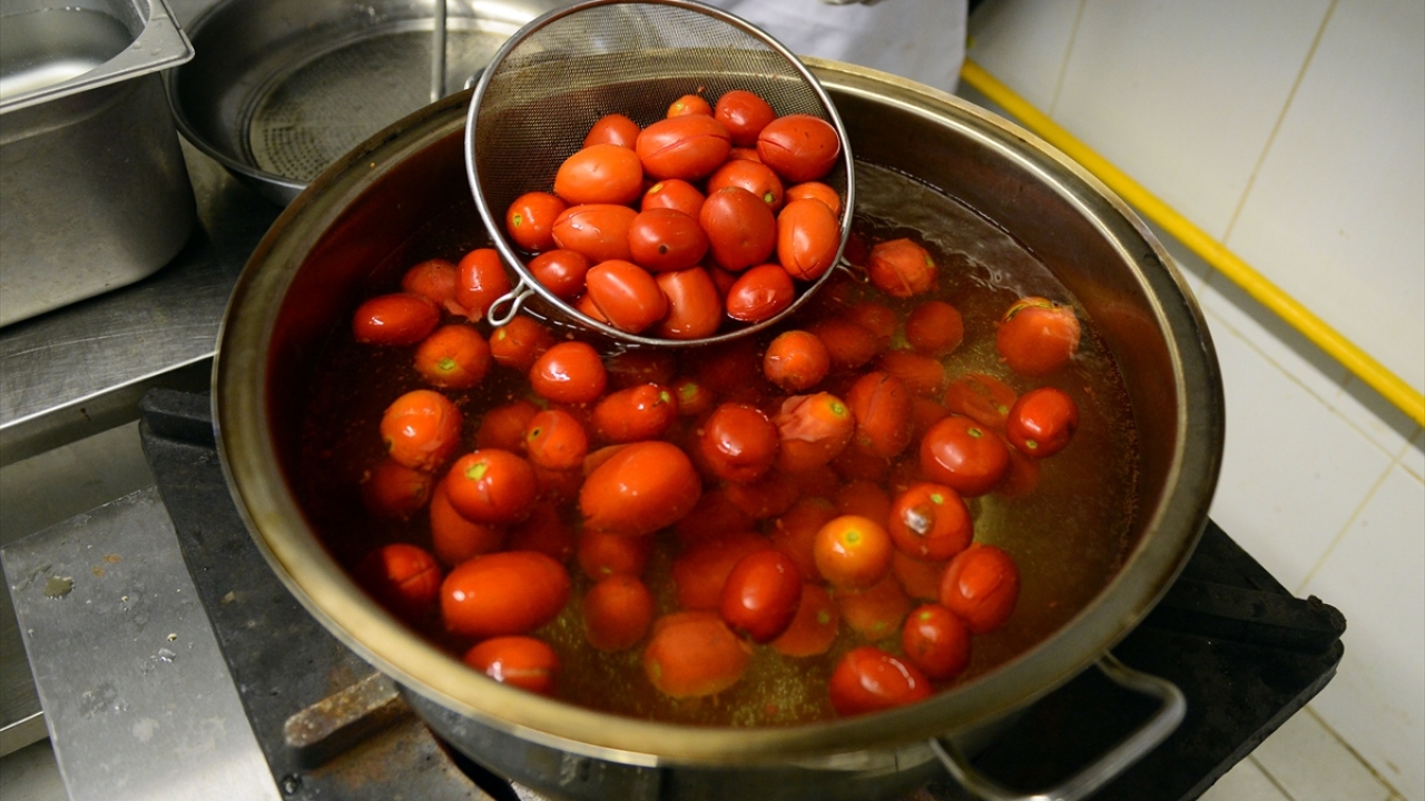 Domatesin reçeli olur mu diyenler de tadınca çok beğeniyor