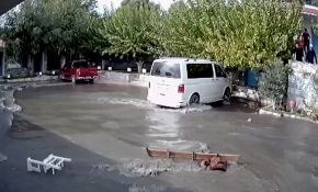 Seferihisar'da kısmi tsunaminin yaşandığı anlar kamerada