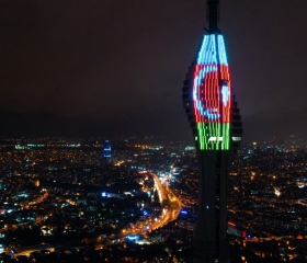 Çamlıca Kulesi'ne Türkiye ve Azerbaycan bayrağı yansıtıldı