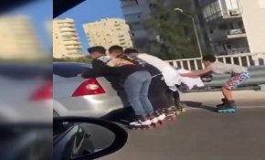 Otomobile tutunarak giden 5 patencinin tehlikeli yolculuğu