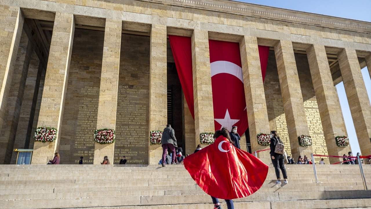 Anıtkabir, 10 Kasım dolayısıyla Cumhurbaşkanı Recep Tayyip Erdoğan başkanlığındaki devlet erkanının katıldığı törenin ardından ziyarete açıldı.