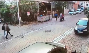 Motosikletli kapkaç güvenlik kamerasında