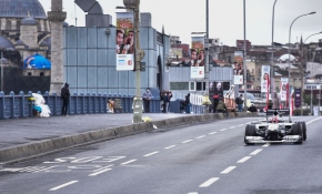 Galata Köprüsü'nde Formula 1 rüzgarı esti