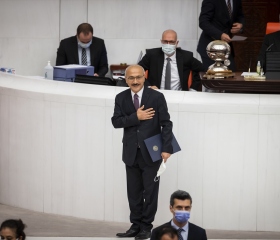 Bakan Elvan TBMM'de yemin etti