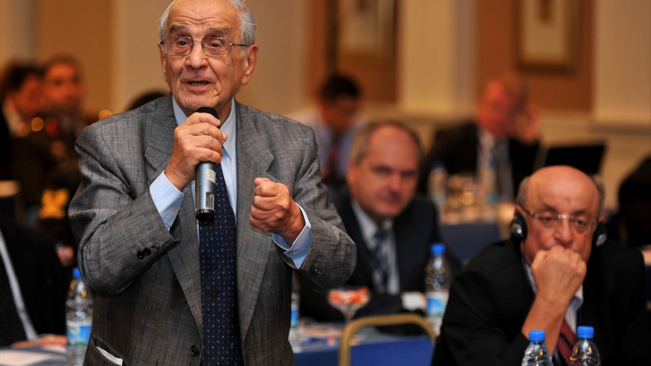 4 Aralık 2010`da Dışişleri Eski Bakanlarından Mümtaz Soysal, Türk Atlantik Konseyi tarafından düzenlenen 18. Uluslararası Antalya Güvenlik ve İşbirliği konferansına katıldı. (Arşiv)