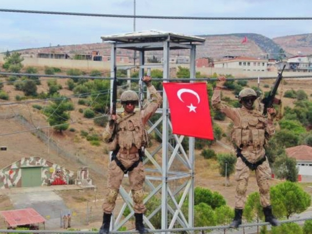 Kahraman jandarma komandoların eğitimi nefes kesiyor