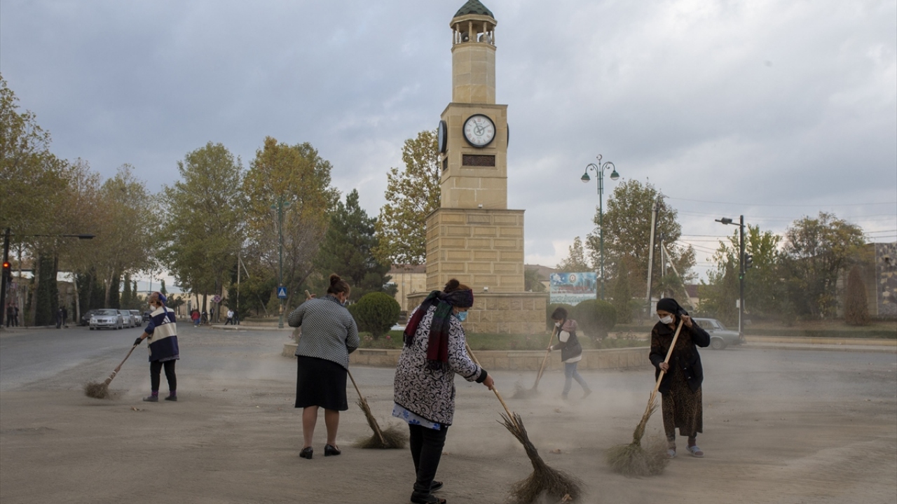 Azerbaycan ile Ermenistan arasında Dağlık Karabağ krizine ilişkin yapılan anlaşmanın ardından Terter kentinde hayat normale dönüyor.
