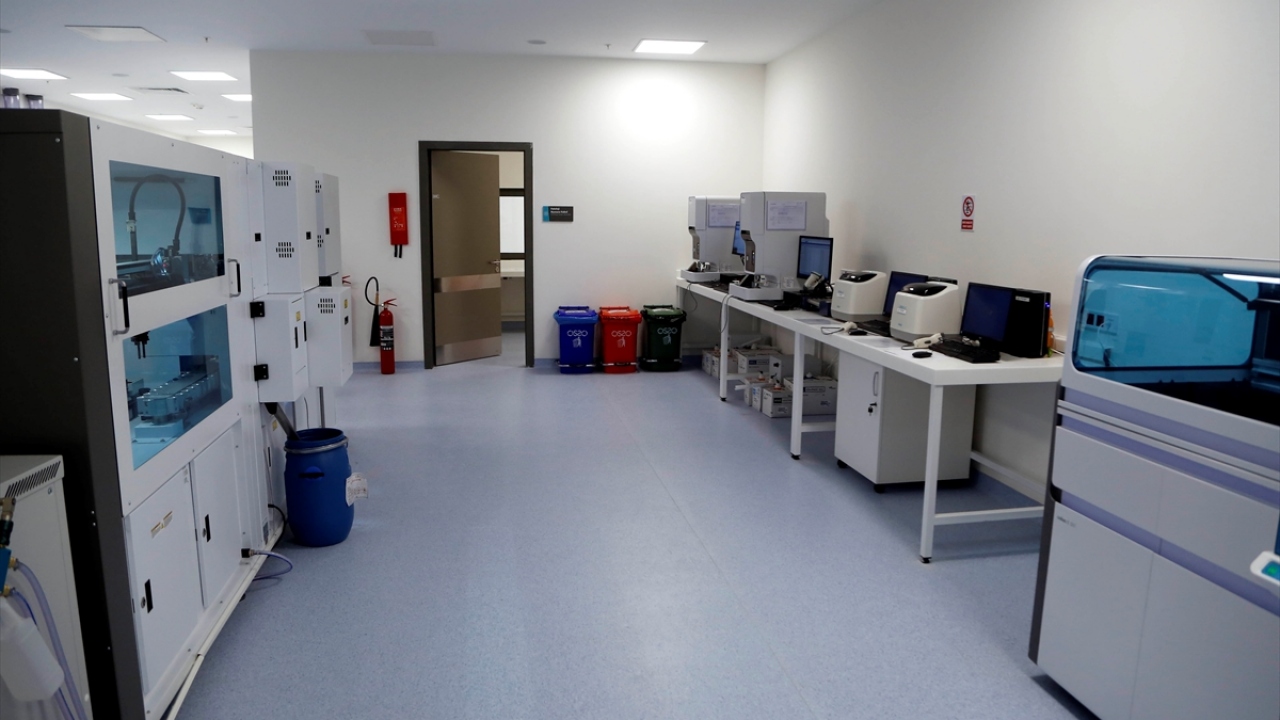 Hastanede tek kişilik 4 anne-bebek uyumu odası ile anne otelinde 14 özel yatak yer alıyor.