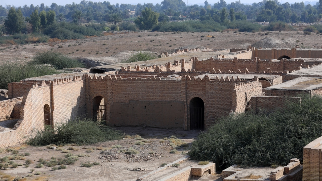 Belediye tarafından ihmal edildiği belirtilen yapı, turistlerin ziyaretine de kapalı. 