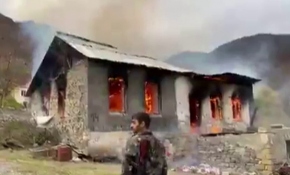 Kelbecer'i terk eden Ermeniler yakıp gidiyor